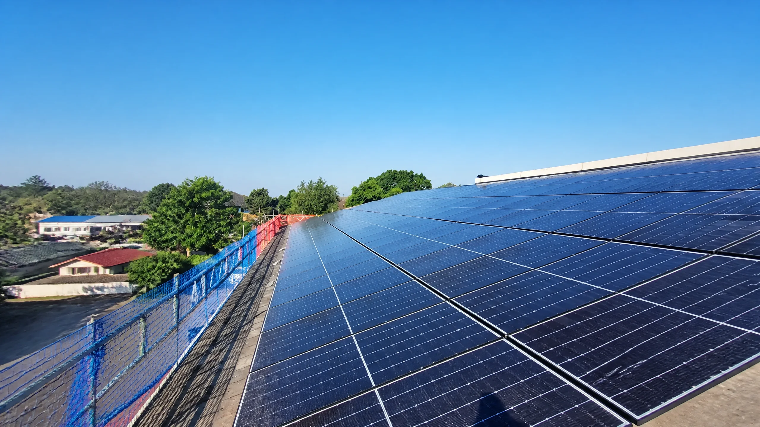 Commercial rooftop solar array